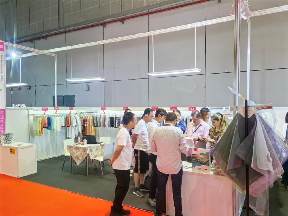 以科技綠色鏈接紡織商機(jī)！元首針織亮相2025中國國際紡織面料及輔料（秋冬）博覽會(huì)