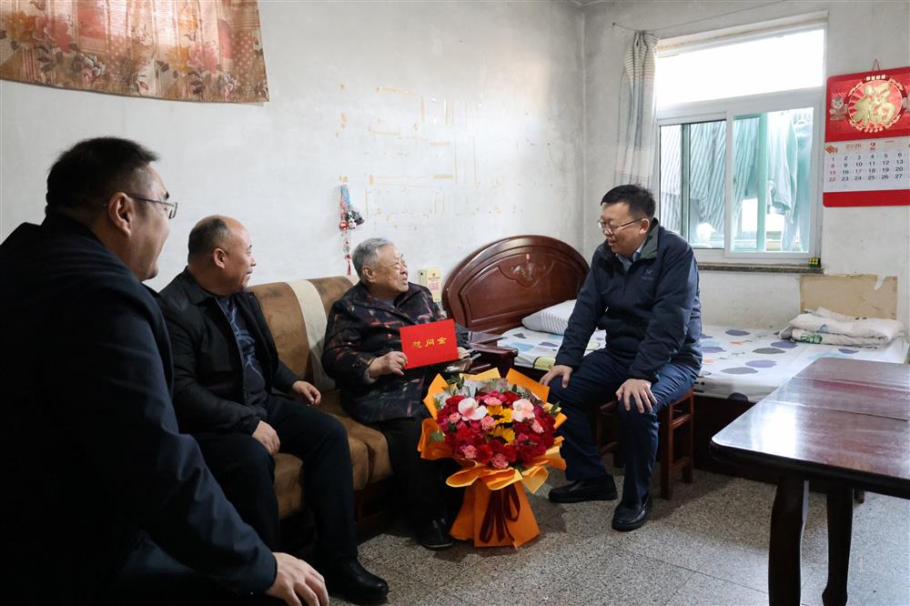 殷殷關(guān)懷 情暖新春！ 濟(jì)南產(chǎn)發(fā)集團(tuán)走訪慰問離退休老干部